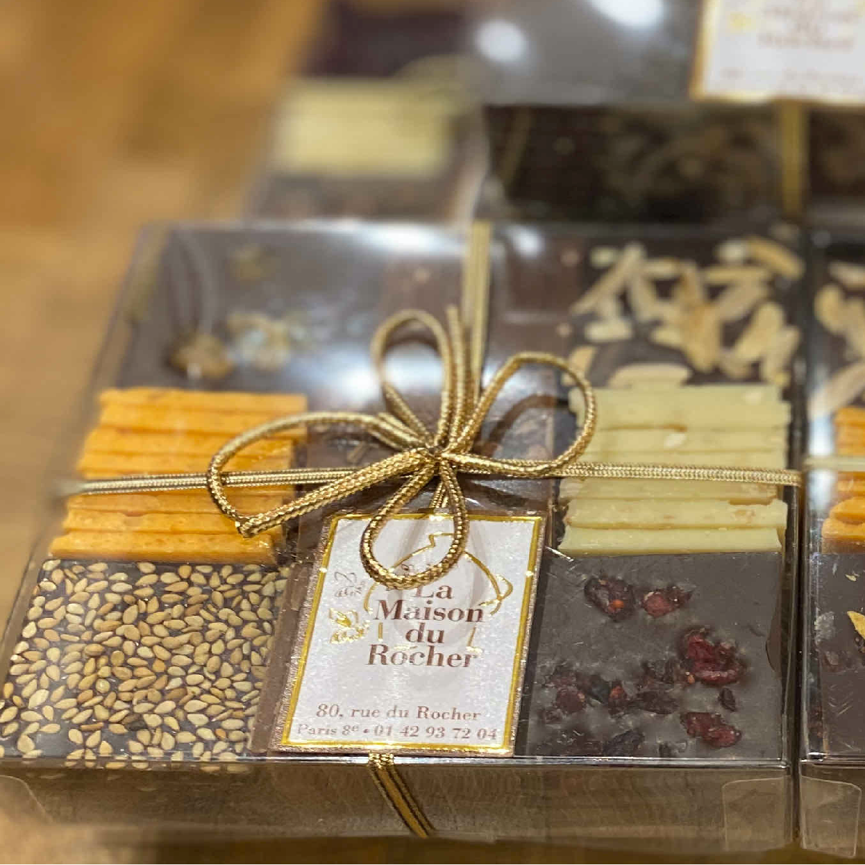 Assortiment de carrés de chocolat croquants