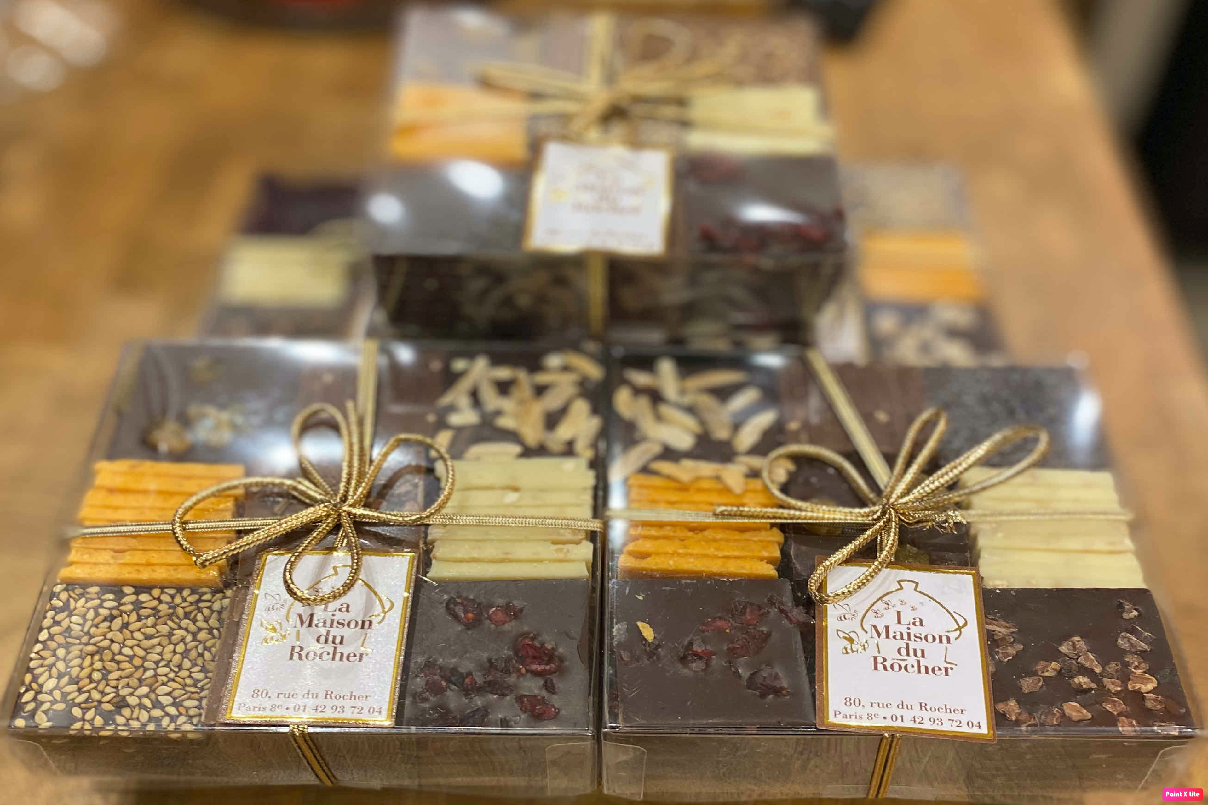 Assortiment de carrés de chocolat croquants