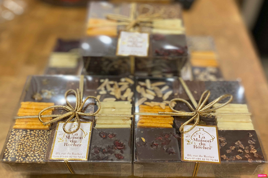 Assortiment de carrés de chocolat croquants